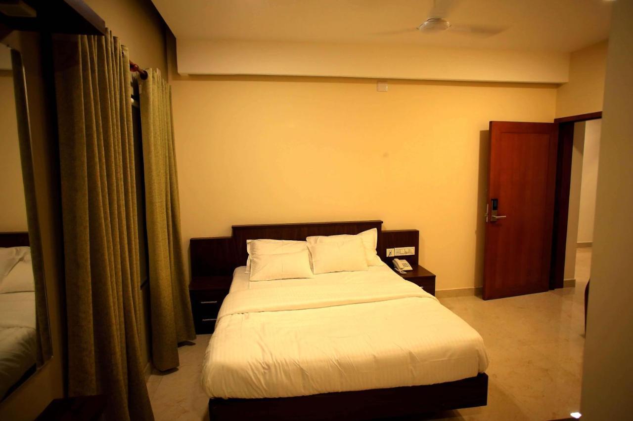 Kira Palace Residency Hotel Ernakulam Luaran gambar