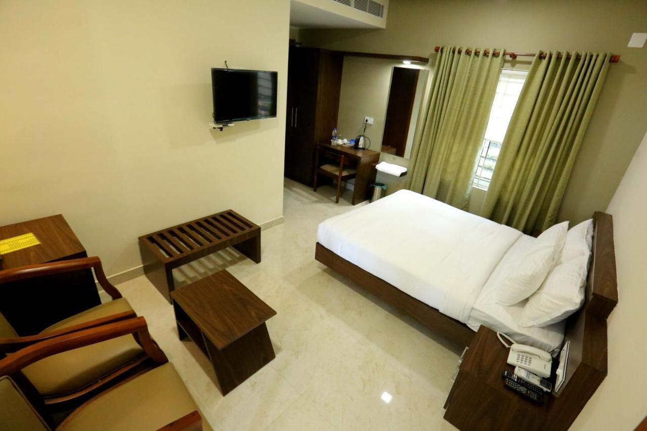 Kira Palace Residency Hotel Ernakulam Luaran gambar