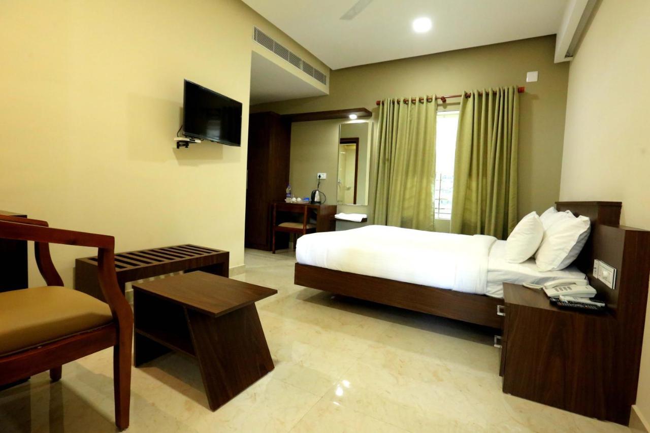 Kira Palace Residency Hotel Ernakulam Luaran gambar