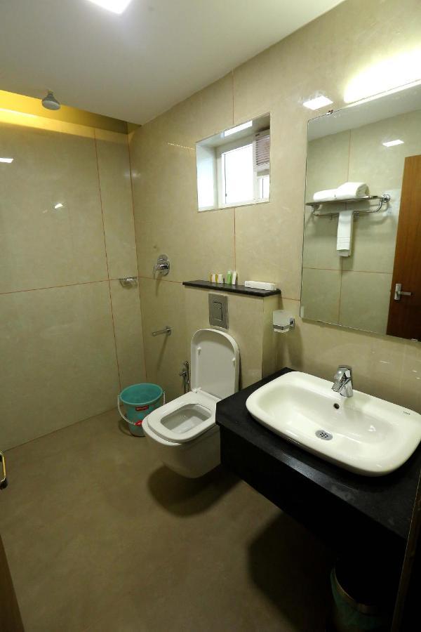 Kira Palace Residency Hotel Ernakulam Luaran gambar